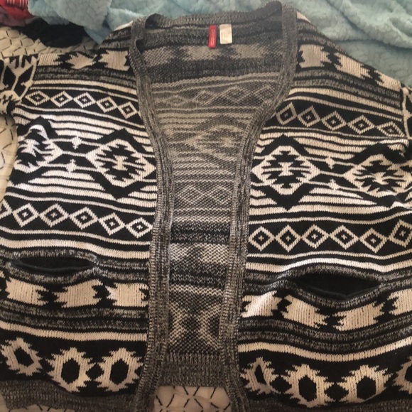 Black & White Cardigan - Picture 5 of 5